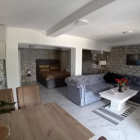 Apartmani Dumezic バール 部屋 写真