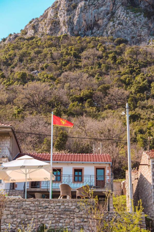 Apartmani Dumezic バール エクステリア 写真