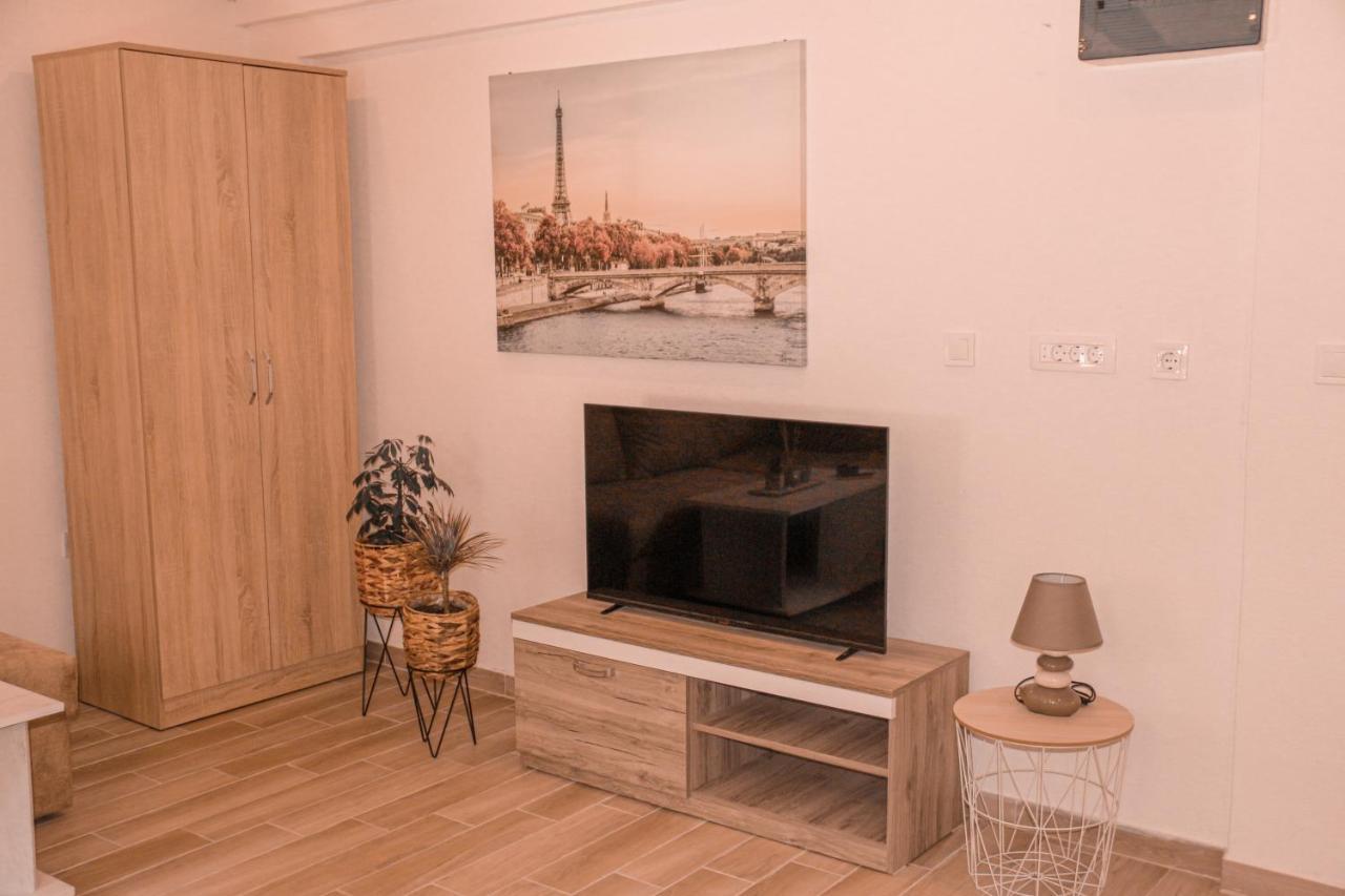 Apartmani Dumezic バール エクステリア 写真