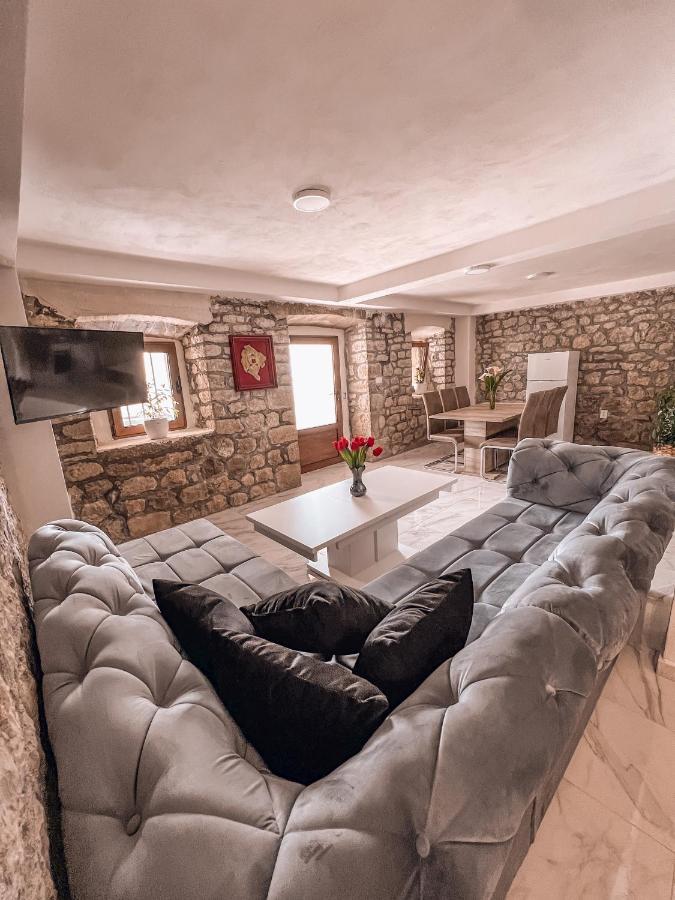 Apartmani Dumezic バール エクステリア 写真
