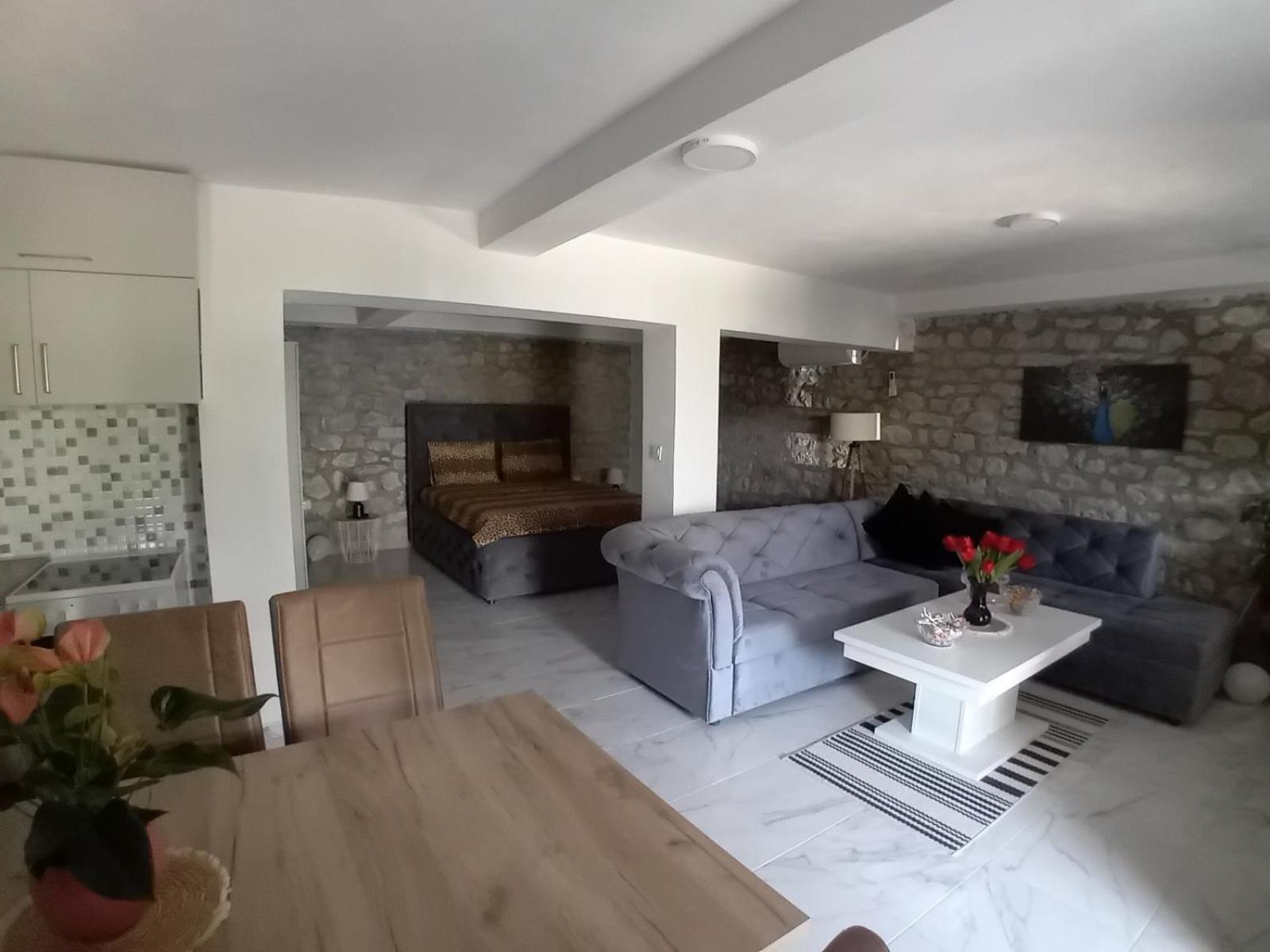 Apartmani Dumezic バール 部屋 写真