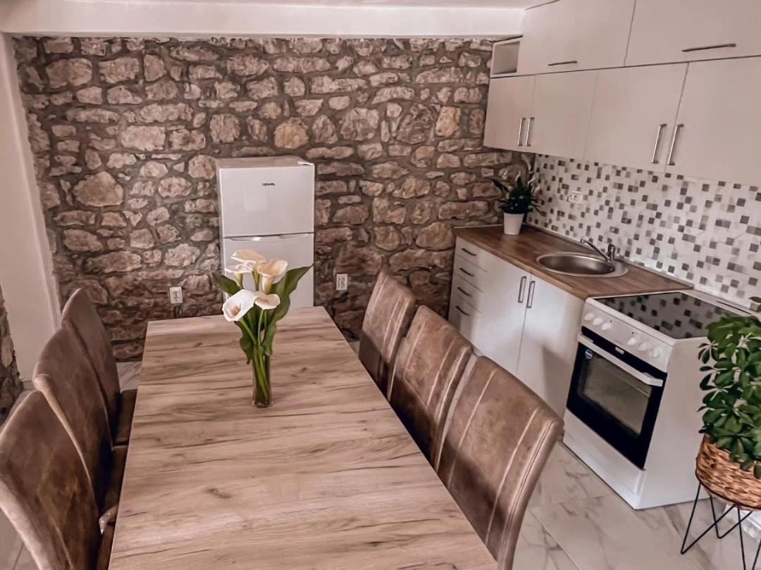 Apartmani Dumezic バール 部屋 写真
